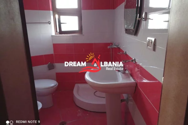 Shtepi ne shitje Apartament ne Tirane, 1+1, Mobilimi Bosh, pa mobiluar, Pagesa 125,000  Euro.