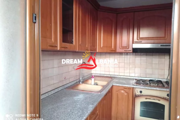 Shtepi ne shitje Apartament ne Tirane, 1+1, Mobilimi Bosh, pa mobiluar, Pagesa 125,000  Euro.