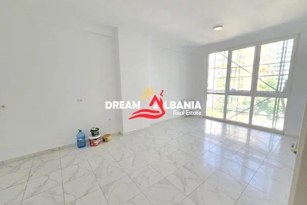 Ambjent per zyra me qera prane Square 21 rruga e Kavajes (ID 42611321).