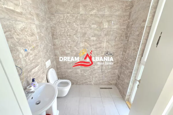 Ambjent per zyra me qera prane Square 21 rruga e Kavajes (ID 42611321).