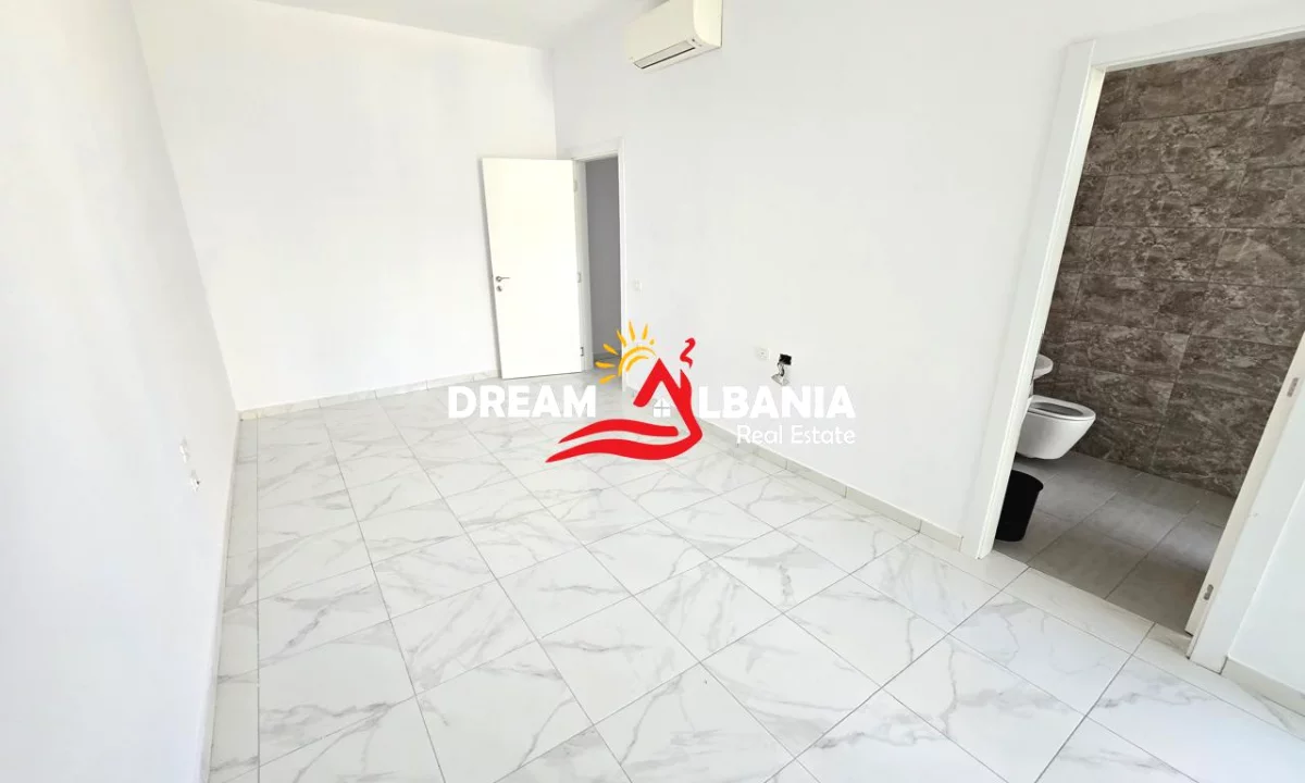 Ambjent per zyra me qera prane Square 21 rruga e Kavajes (ID 42611321).