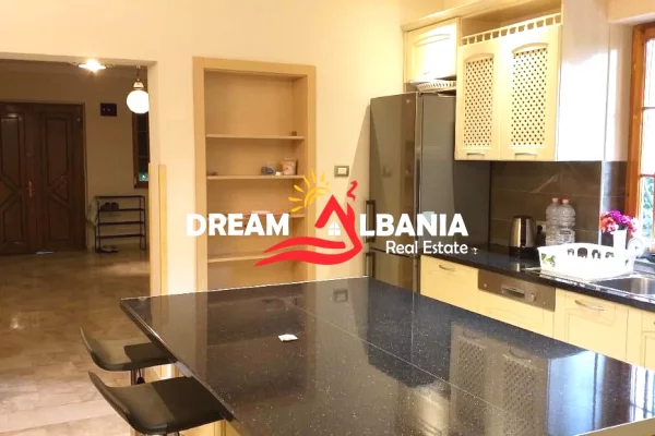 Casa in vendita 7+1 a Tirana - 850,000 Euro