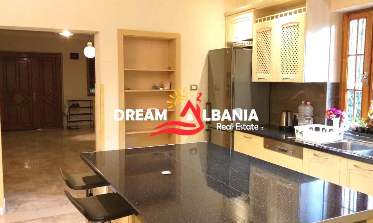 Shtepi ne shitje Vila Luksoze ne Tirane, 7+1, Mobilimi E mobiluar, Pagesa 850,000  Euro.