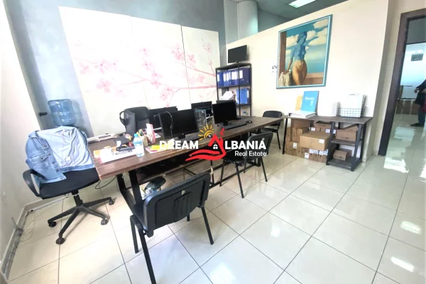 Ambjent Zyre per shitje ne Bllok prane Sheshit Wilson ne Tirane (ID 4161065)