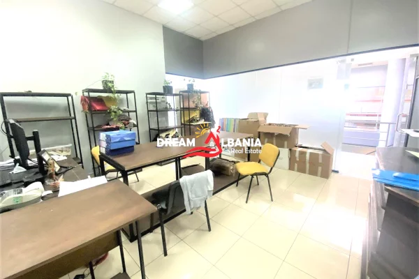 Ambjent Zyre per shitje ne Bllok prane Sheshit Wilson ne Tirane (ID 4161065)