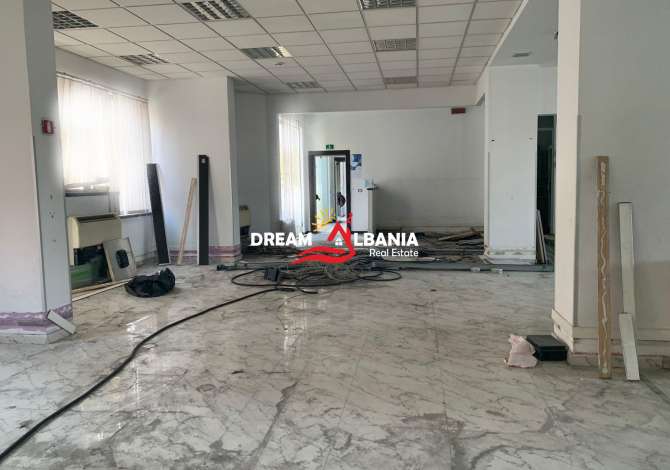 Ambient biznesi me qera 3+1 ne Tirane - 3,600 Euro