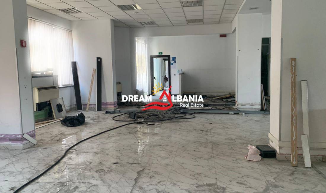 Ambjente per zyra me qera ne zonen e 21 Dhjetorit ne rrugen e Kavajes (ID 4261712).