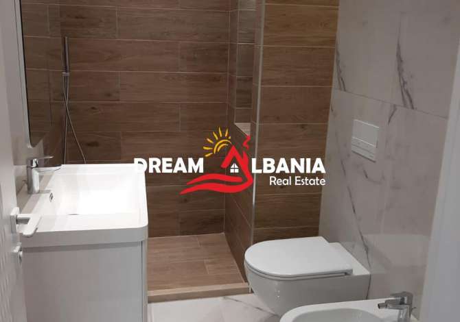 Ambiente Commerciale in Affitto 3+1 a Tirana - 700 Euro