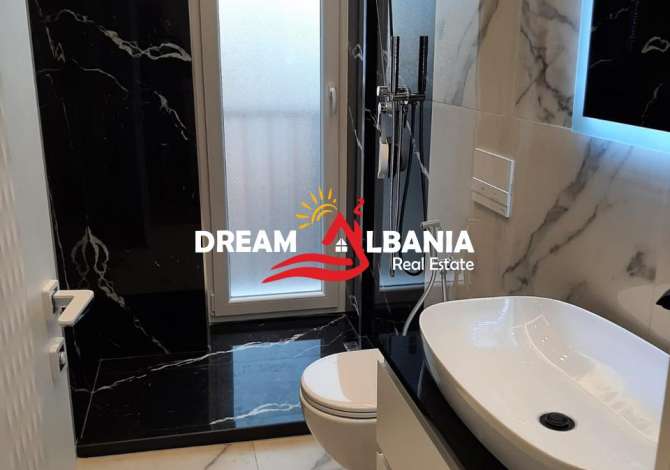 Ambiente Commerciale in Affitto 3+1 a Tirana - 700 Euro