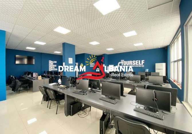 Ambiente Commerciale in Affitto 3+1 a Tirana - 2,900 Euro