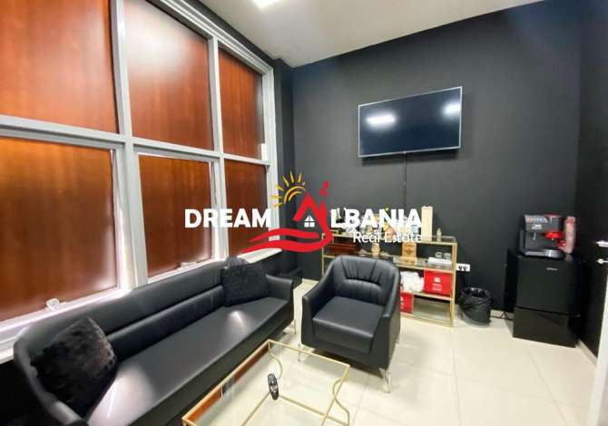 Ambiente Commerciale in Affitto 3+1 a Tirana - 2,900 Euro