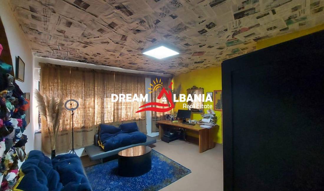 Ambjent buze rruge me qera tek Myslym Shyri, prane Credins Bank ,ne Tirane (ID 4251204)