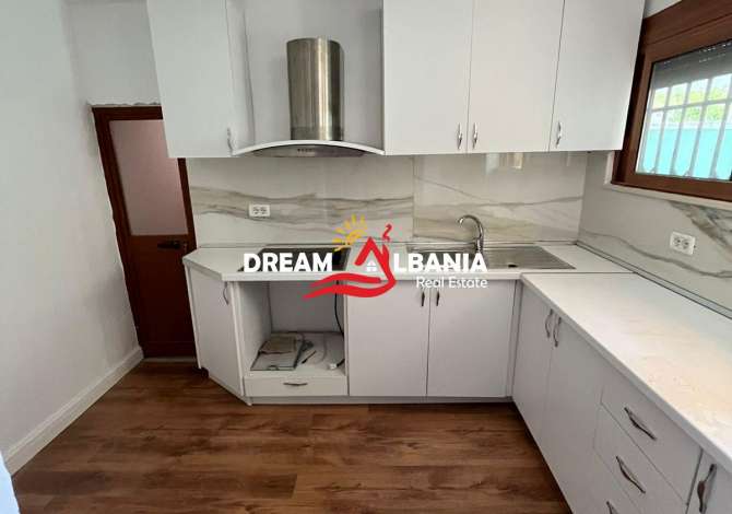 Ambient biznesi me qera 3+1 ne Tirane - 1,300 Euro