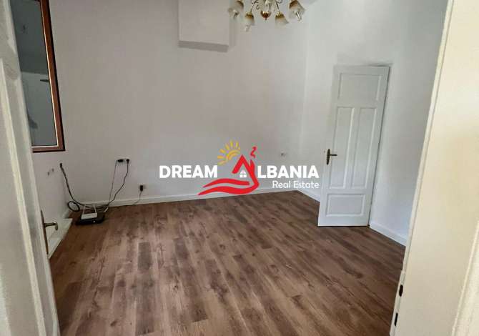 Vile private 1 kateshe me qera ne zonen e Pazarit te ri prane Shkolles se Kuqe (ID 4251212).