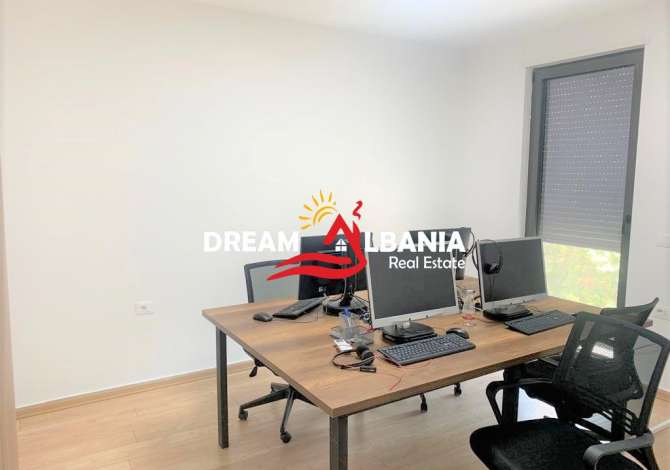 Ambiente Commerciale in Affitto 3+1 a Tirana - 600 Euro