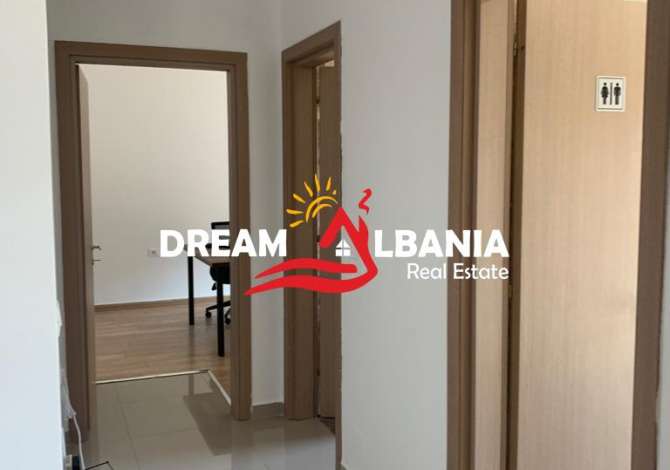 Ambiente Commerciale in Affitto 3+1 a Tirana - 600 Euro