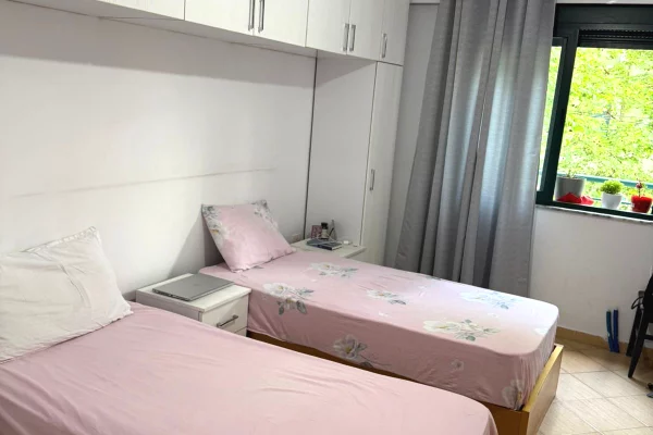 Shtepi me qera 2+1 ne Tirane - 10,000 Leke
