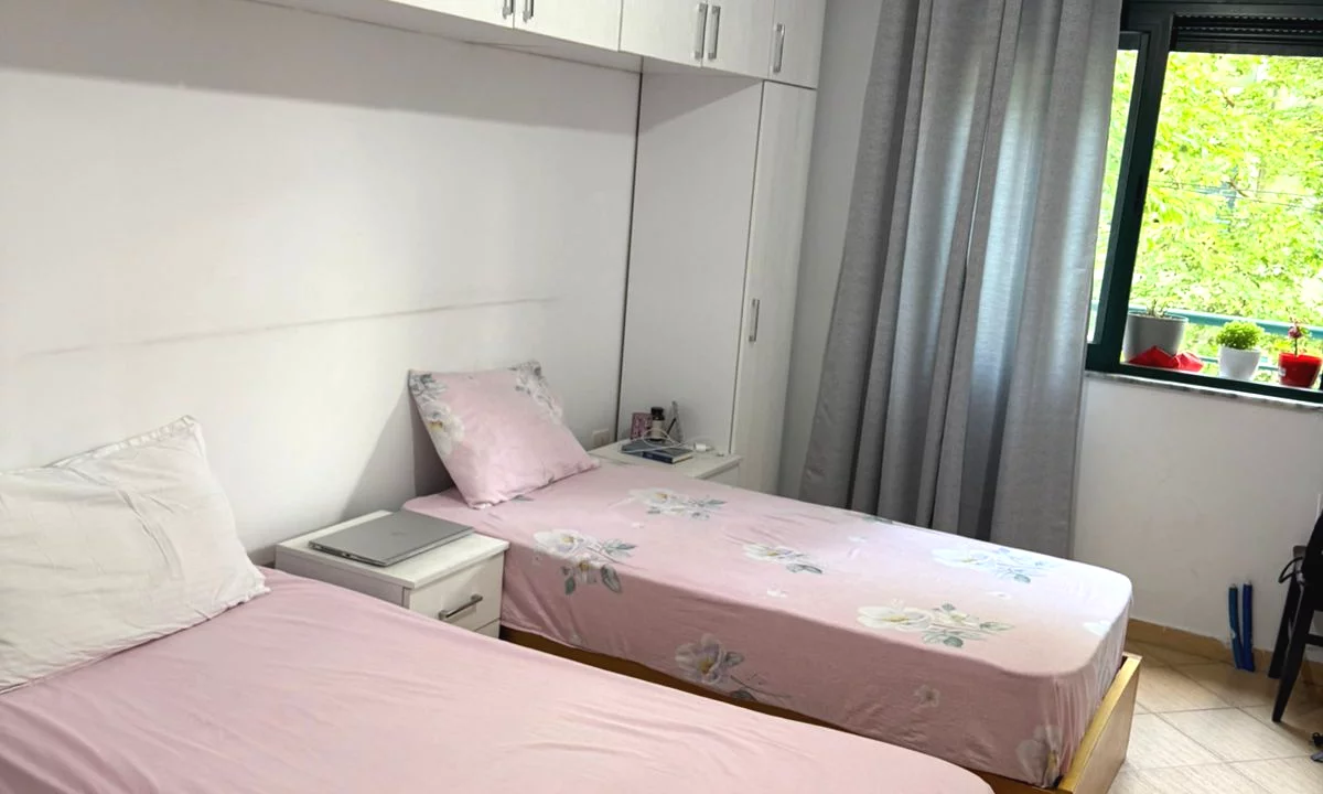 Shtepi me qera Apartament ne Tirane, 2+1, Mobilimi E mobiluar, Pagesa 10,000  Leke.