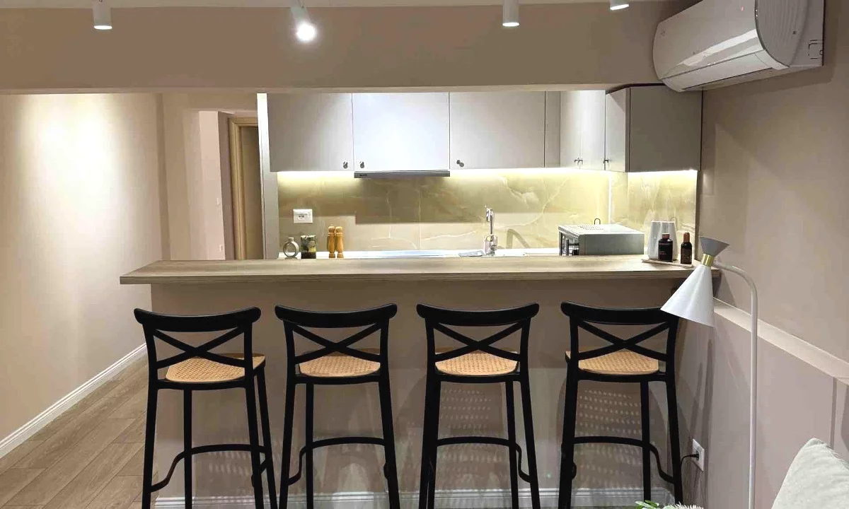 Shtepi me qera Apartament ne Tirane, 2+1, Mobilimi E mobiluar, Pagesa 650  Euro.