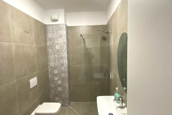 Shtepi me qera Apartament ne Tirane, 1+1, Mobilimi E mobiluar, Pagesa 700  Euro.