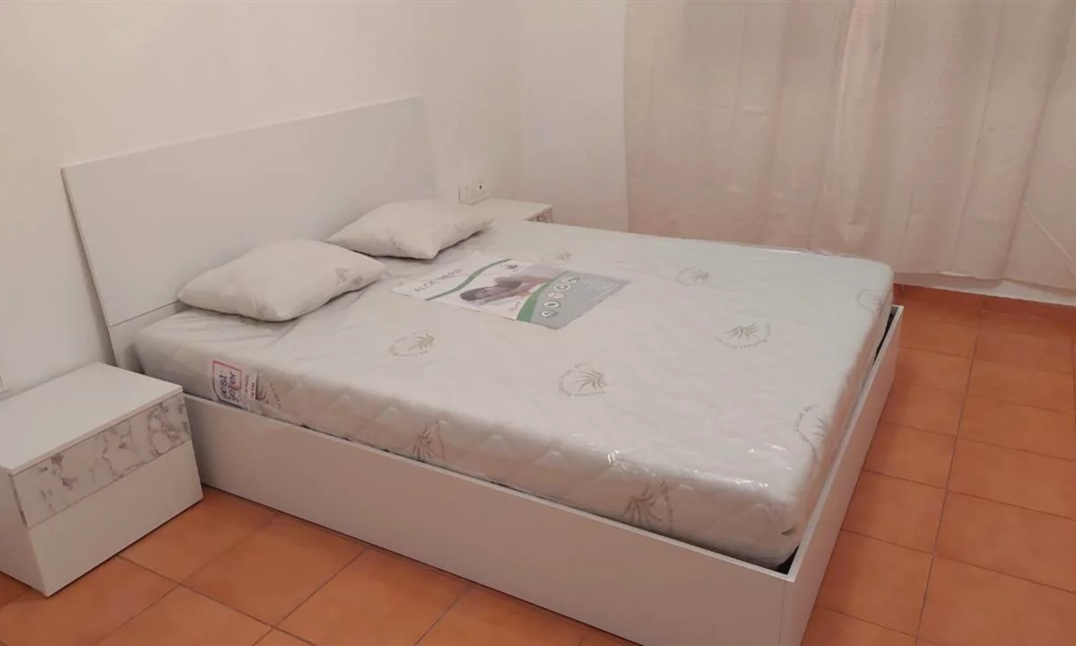 Shtepi me qera Apartament ne Tirane, 2+1, Mobilimi E mobiluar, Pagesa 450  Euro.