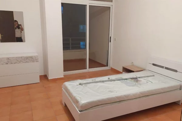 Shtepi me qera Apartament ne Tirane, 2+1, Mobilimi E mobiluar, Pagesa 450  Euro.