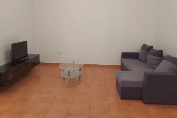 Shtepi me qera Apartament ne Tirane, 2+1, Mobilimi E mobiluar, Pagesa 450  Euro.