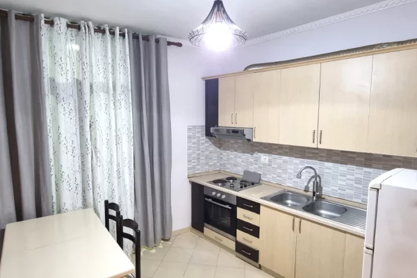 Shtepi me qera Apartament ne Tirane, 1+1, Mobilimi E mobiluar, Pagesa 400  Euro.