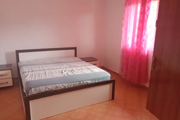 Shtepi me qera Shtepi Private ne Tirane, 2+1, Mobilimi E mobiluar, Pagesa 40,000  Leke.