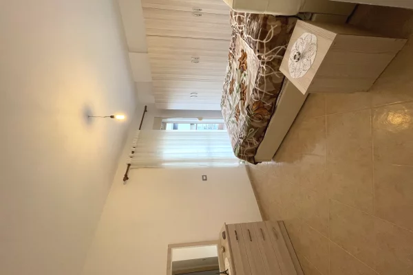 Shtepi me qera Apartament ne Durres, 2+1, Mobilimi E mobiluar, Pagesa 300  Euro.
