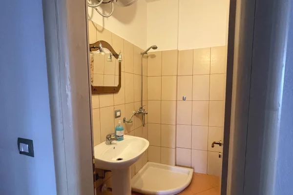 Shtepi me qera Apartament ne Durres, 2+1, Mobilimi E mobiluar, Pagesa 300  Euro.