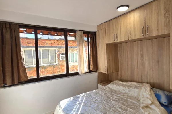 Shtepi ne shitje Apartament ne Tirane, 2+1, Mobilimi E mobiluar, Pagesa 117,000  Euro.