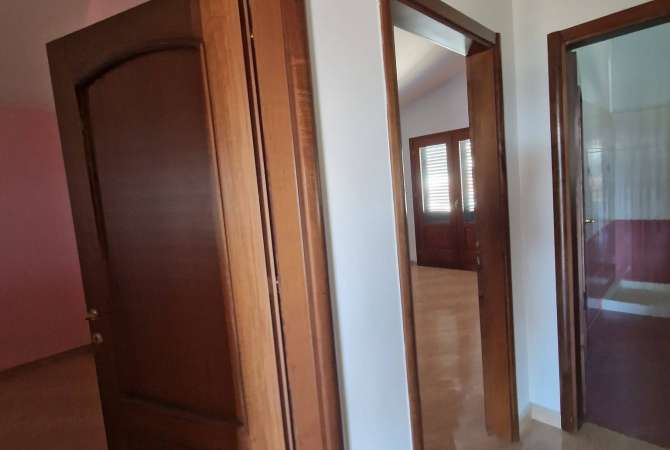 Private house for sale in Elbasan 4+1, In Part