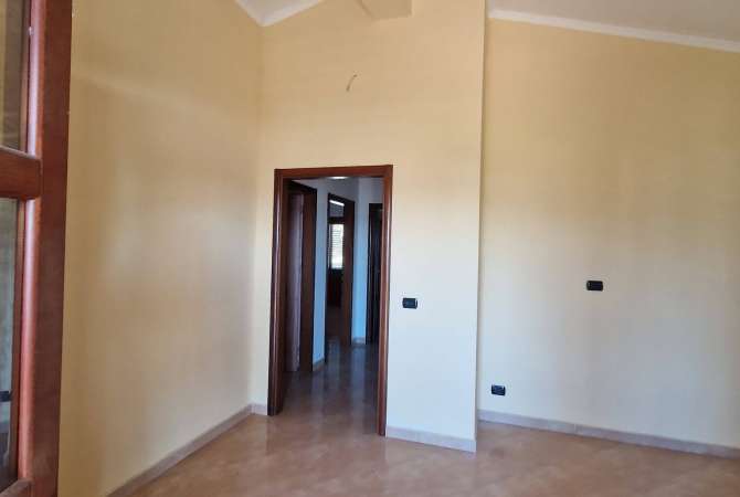 Private house for sale in Elbasan 4+1, In Part