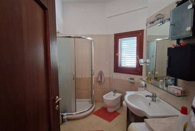 Private house for sale in Elbasan 4+1, In Part
