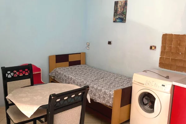 Shtepi me qera Apartament ne Tirane, Garsoniere, Mobilimi E mobiluar, Pagesa 25,000  Leke.