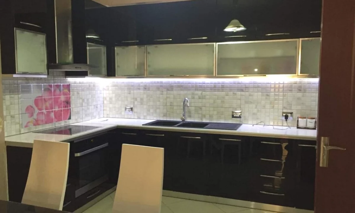 Shtepi me qera Apartament ne Tirane, 2+1, Mobilimi E mobiluar, Pagesa 45,000  Leke.