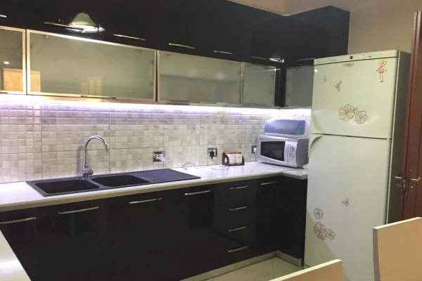 Shtepi me qera Apartament ne Tirane, 2+1, Mobilimi E mobiluar, Pagesa 45,000  Leke.