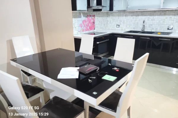 Shtepi me qera Apartament ne Tirane, 2+1, Mobilimi E mobiluar, Pagesa 45,000  Leke.