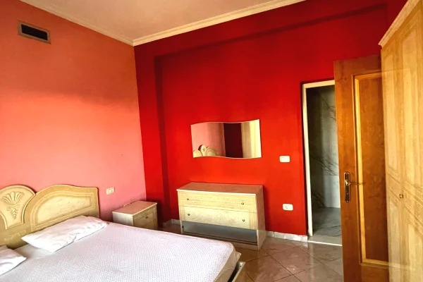 Shtepi me qera Shtepi Private ne Tirane, 1+1, Mobilimi E mobiluar, Pagesa 10,000  Leke.