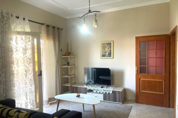 Shtepi me qera Shtepi Private ne Tirane, 1+1, Mobilimi E mobiluar, Pagesa 10,000  Leke.