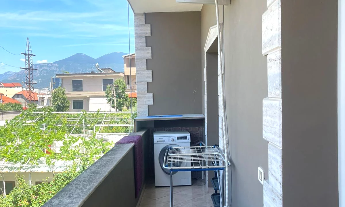 Shtepi me qera Shtepi Private ne Tirane, 1+1, Mobilimi E mobiluar, Pagesa 10,000  Leke.