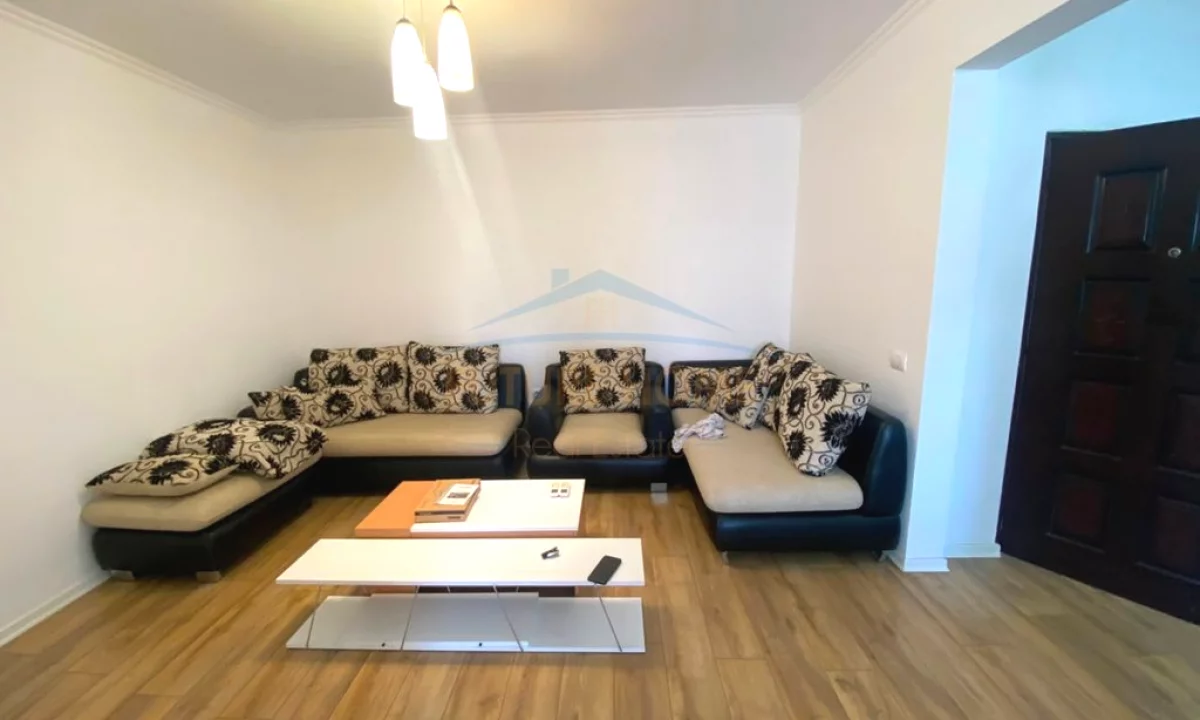 Shtepi me qera Apartament ne Tirane, 2+1, Mobilimi E mobiluar, Pagesa 480  Euro.