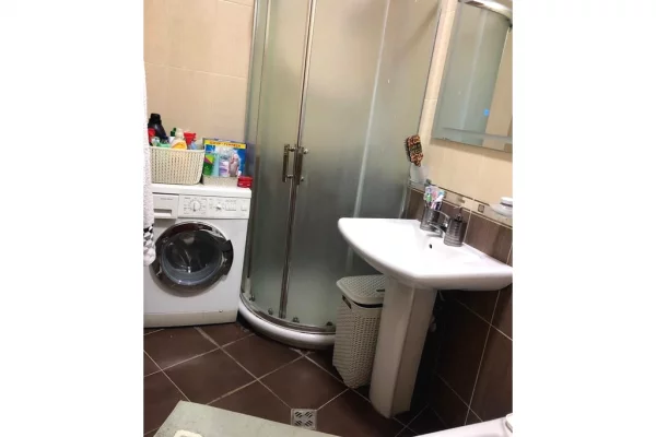 Shtepi me qera Apartament ne Tirane, 2+1, Mobilimi E mobiluar, Pagesa 50,000  Leke.