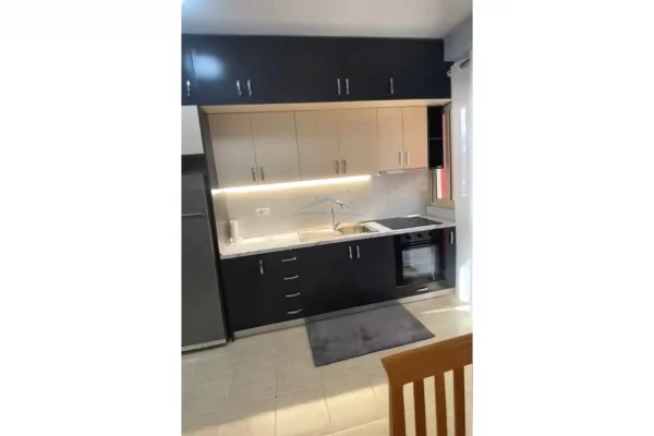 Shtepi me qera Apartament ne Tirane, 2+1, Mobilimi E mobiluar, Pagesa 70,000  Leke.