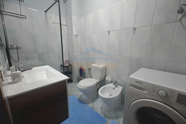 Shtepi me qera Apartament ne Tirane, 2+1, Mobilimi E mobiluar, Pagesa 70,000  Leke.