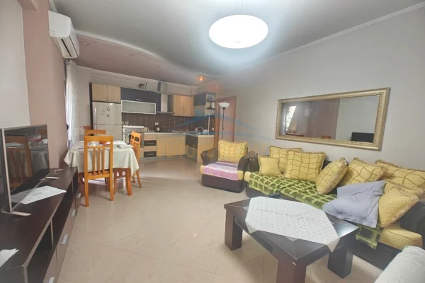 Shtepi me qera 2+1 ne Tirane - 70,000 Leke