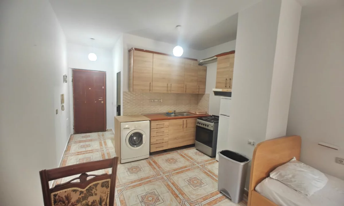 Shtepi me qera Apartament ne Tirane, Garsoniere, Mobilimi E mobiluar, Pagesa 50,000  Leke.