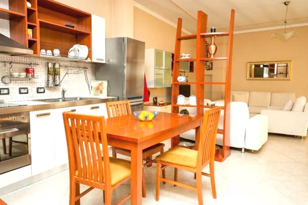 Shtepi me qera Apartament ne Tirane, 3+1, Mobilimi E mobiluar, Pagesa 1,000  Euro.
