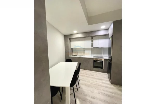Shtepi me qera Apartament ne Tirane, 2+1, Mobilimi E mobiluar, Pagesa 650  Euro.